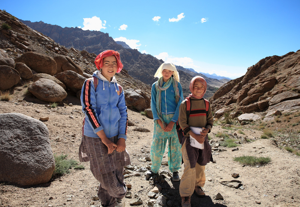 Children to School over the Pass - Hemis Shukpachan